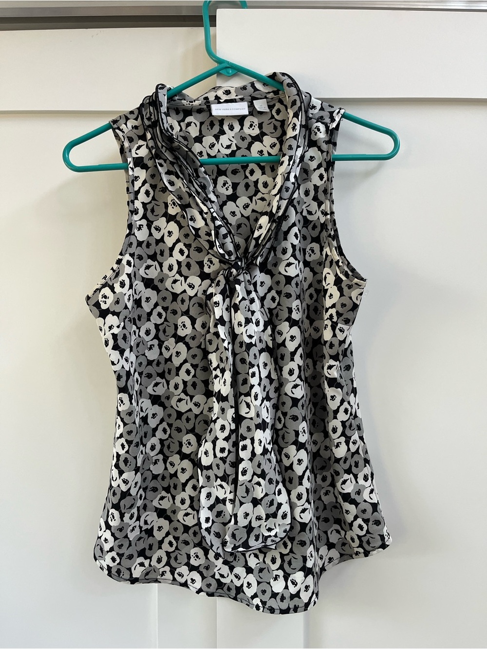 New York & Company Black and White Floral Tie-Neck Tank